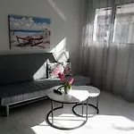 Cozy Kremasti Apartment