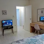 Cozy Kremasti Apartment